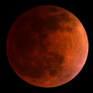 total-lunar-eclipse-april-15-mt-lemmon-skycenter-3.1500x1000