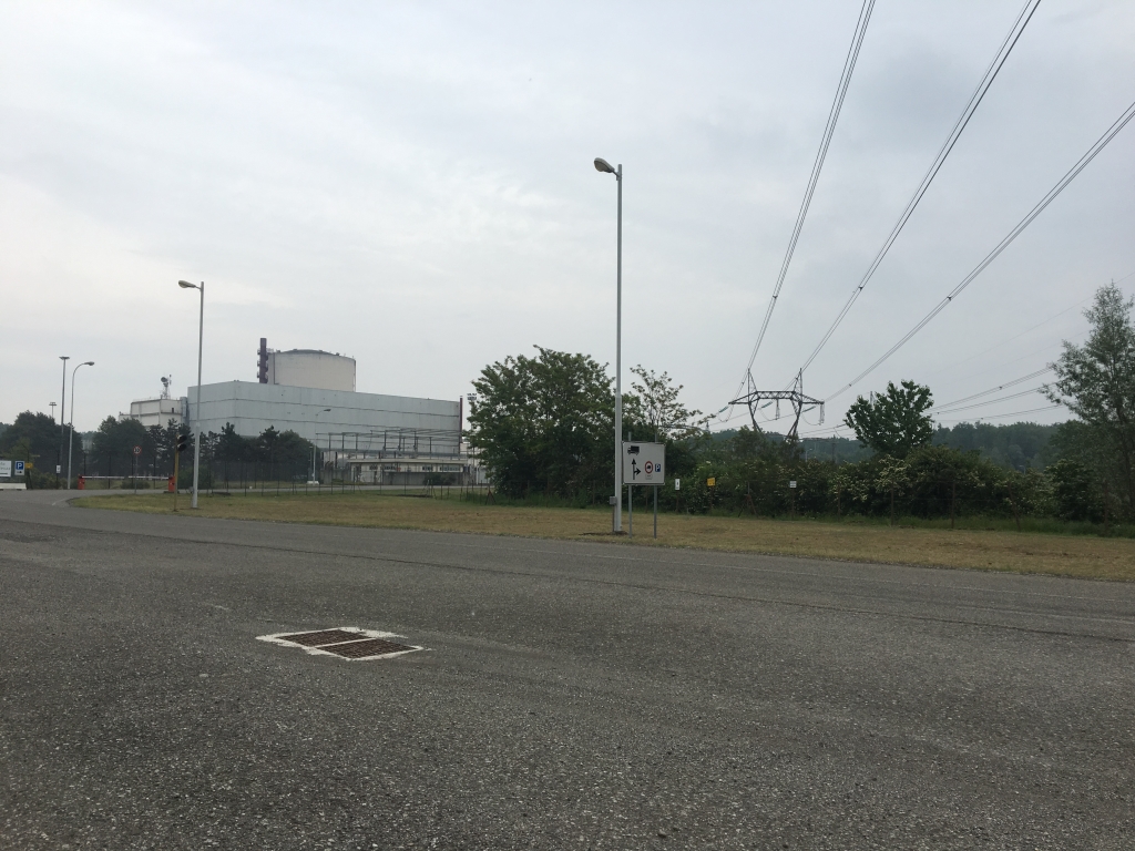 la centrale nucleare di Caorso (PC9 in località Zerbio. sono ancora presenti le linee ad alta tensione di una centrale di trasformazione ora di Terna. 
